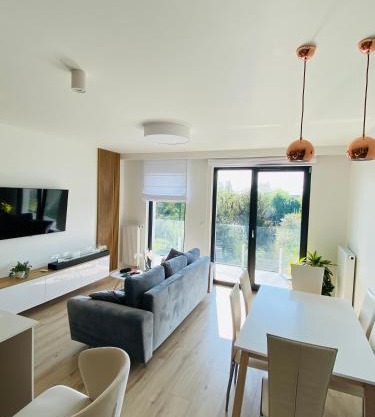 Luxury White Apartment in Park Lotników