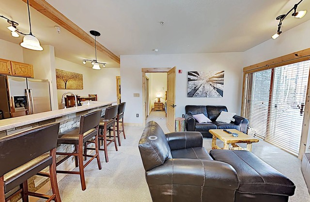 Luxuy Lodge Ski-in/Ski-Out Corner Unit Tub Steps from Lift, Town, & Hot Tub/Pool