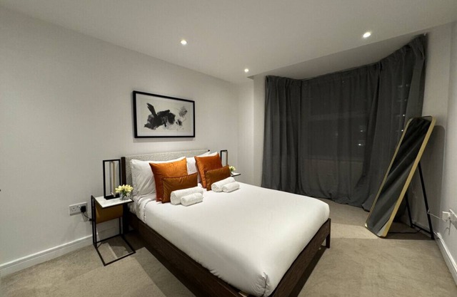 Luxxe 2BR 2BA Duplex 5 mins from Hither Green St