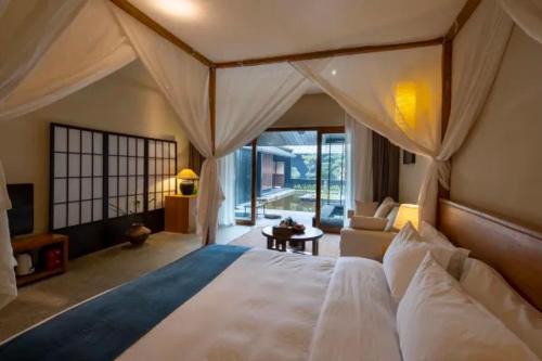 Luzhi Qingcheng Hot Spring Hotel