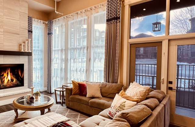 M17 - 2650 sqft Canmore luxury townhouse mtn. view 4 Bedrooms + 4.5 Bath