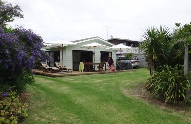 Mac's House Matapouri Bay by the Beach.