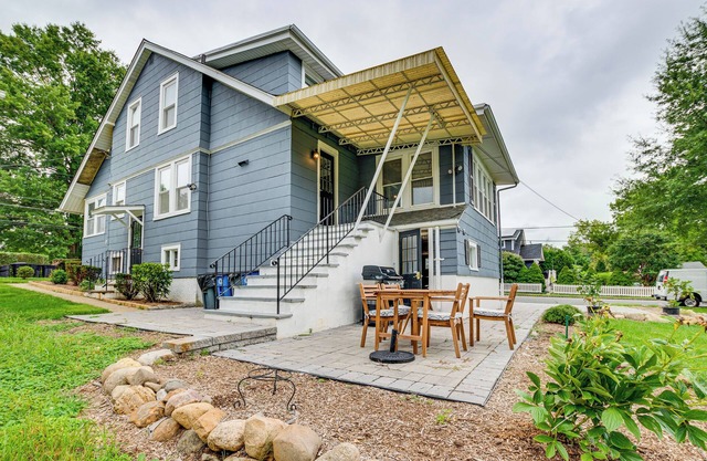 Madison Home: Walk to Main Street!