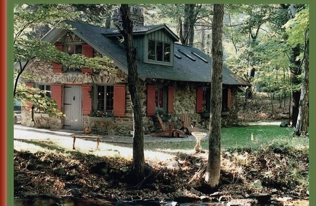 Magical Cottage at the Governor's Retreat on Dingmans Creek