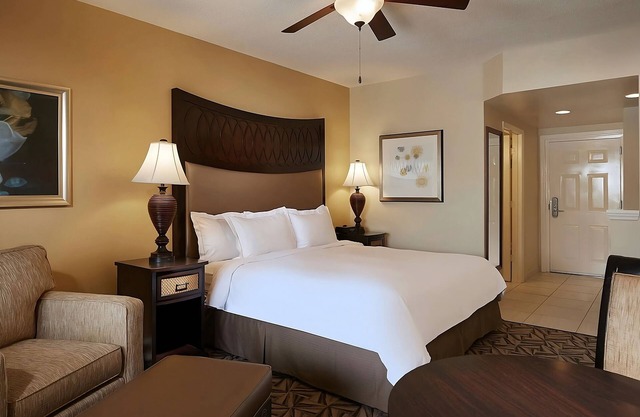 Magical Oasis in the Heart of Orlando! Outdoor Pool, Kitchenette, Free Parking!