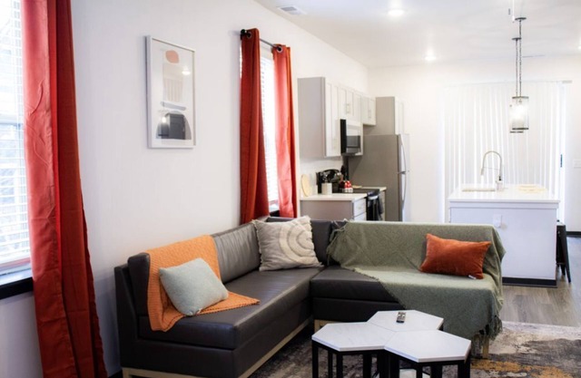 Magnificent 4BR House in Bloomington with Hot Tub