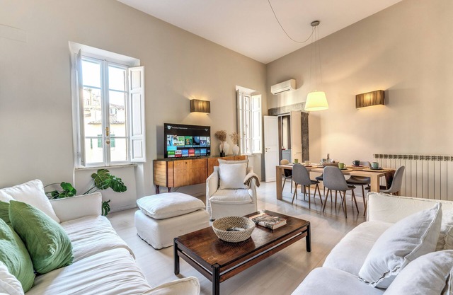 Magnificent and large bright apartment Piazza Margana