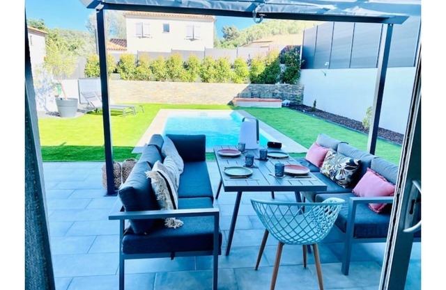 Magnificent Contemporary Villa with Swimming Pool