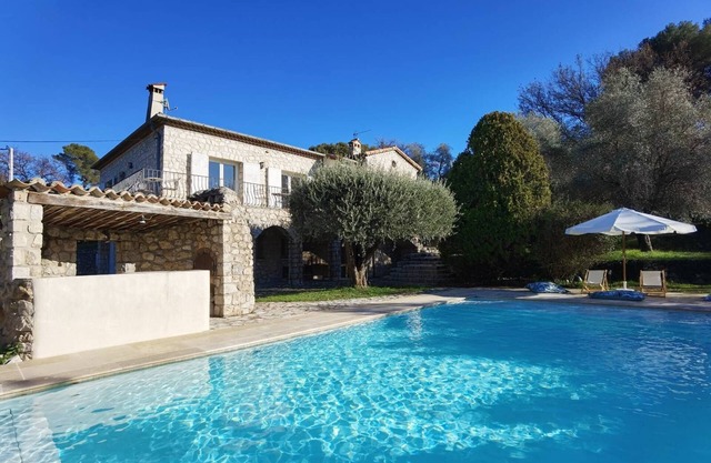 Magnificent villa bathed in sun and surrounded by pine trees and olive trees
