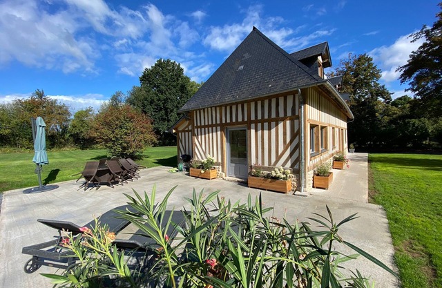 Magnificent half-timbered villa a stone's throw from Deauvilles
