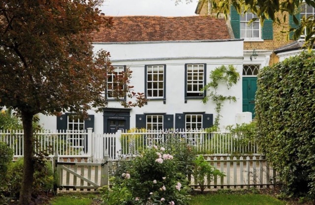 Magnificent historic townhouse within easy reach of London - pet friendly