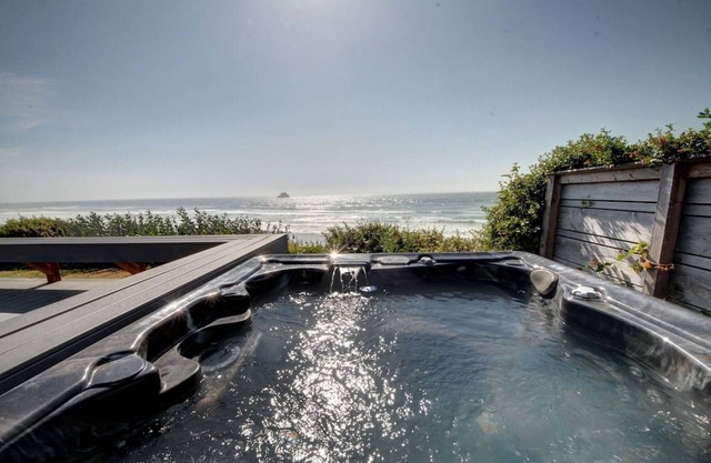 Magnificent Oceanfront Beach House & Oceanfront Hot Tub with Breathtaking Views & Private Beach Access