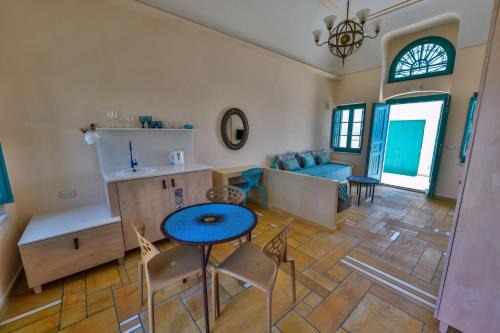 Magnificent Santorini Villa 3 Bedrooms Villa Royal Beautiful Caldera View With 2 Outdoor Hot Tubs Oia