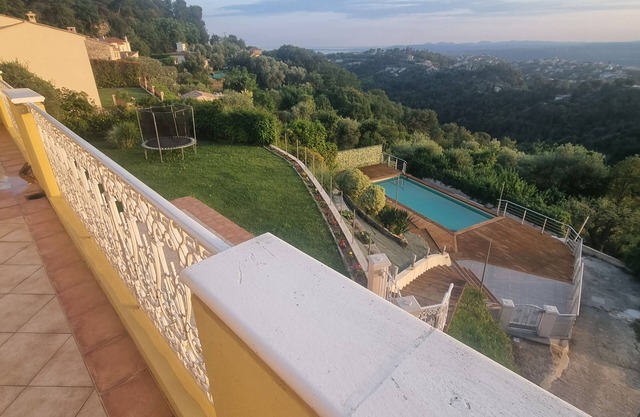 MAGNIFICENT SEA VIEW VILLA WITH PRIVATE SALT POOL