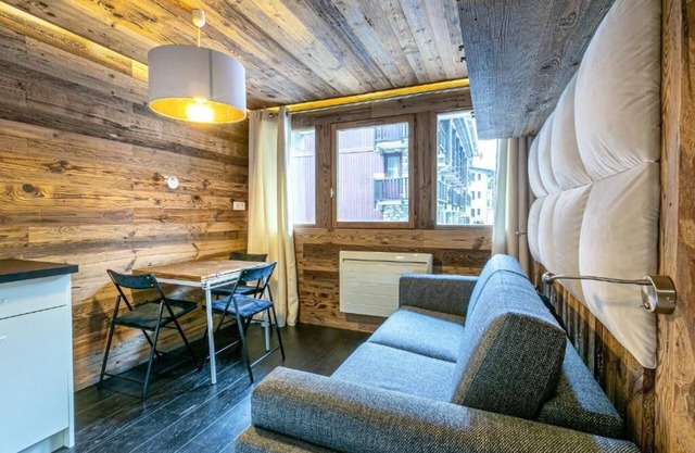 Magnificent snowfront studio