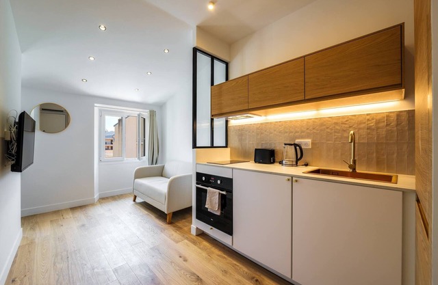 Magnificent studio boulevard Gambetta - B
