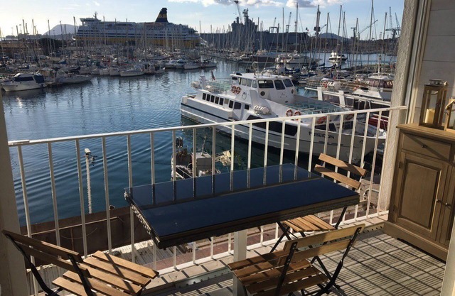 Magnificent T3 of 75 m² on the marina