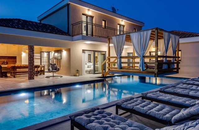 Magnificent Villa Oasis with extra large pool