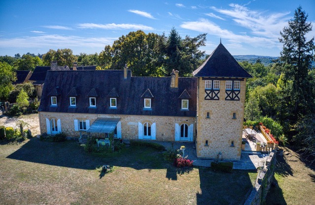 Magnificent Villa on 50 ha overlooking the medieval town of Domme