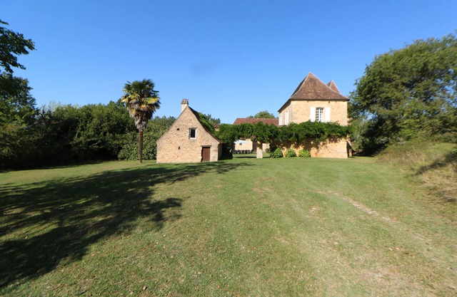 MAGNIFICIENT 18th CENTURY STONE PROPERTY, NESTLED IN BEAUTIFULL COUNTRYSIDE