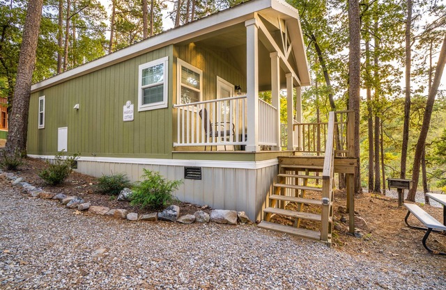 Magnolia Cottage at Safe Harbor Brady Mountain on Lake Ouachita!