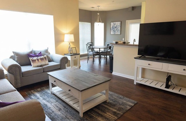Magnolia Haven: 2BD/1BA Retreat w/Gym, Pool, BBQ Grill