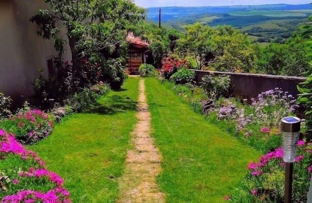 Maison Avec Jacuzzi Proche de Roquefort