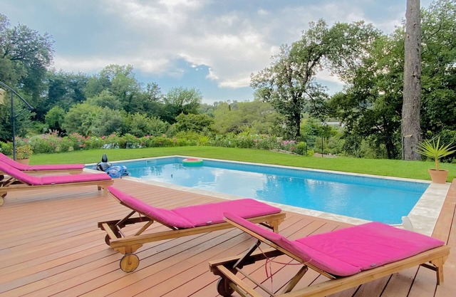 Maison Avec Piscine au Calme à Roquefort les Pins