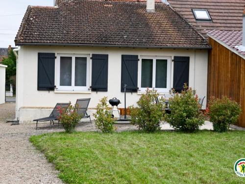 Maison calme à Villeneuve-sur-Allier avec jardin et wifi - FR-1-489-372