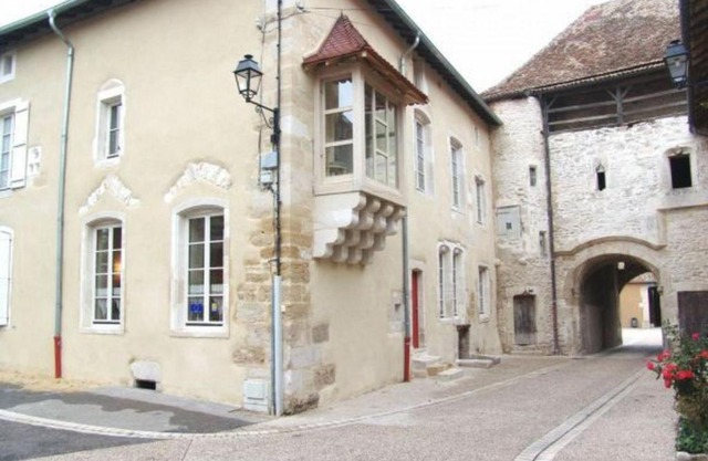Maison de Caractère 14ème Siècle, 6 Pers., Grand Jardin & Cheminée, Près de Nancy et Verdun - FR-1-585-46