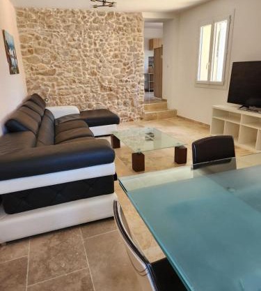 Maison de charme avec terrain de pétanque