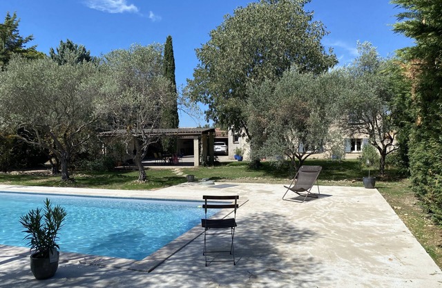 Maison de Vacances Avec Piscine en Plein Village du Luberon