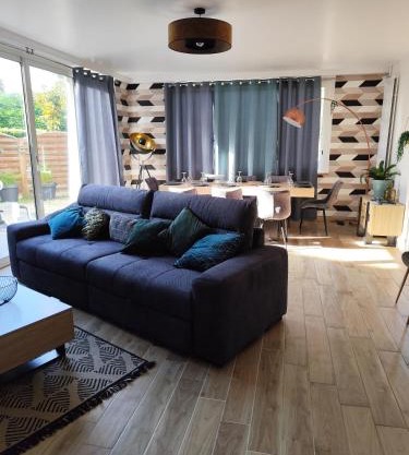 Maison de ville avec extérieur au calme.