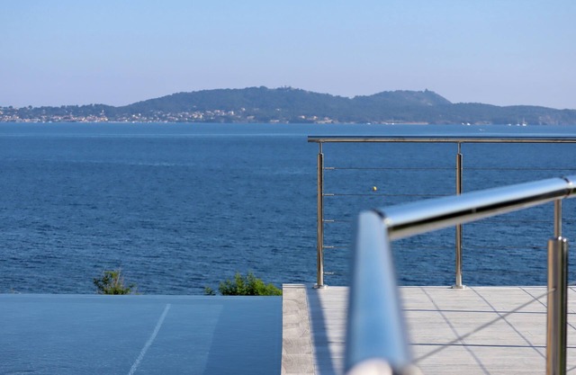 Maison Dexception les Pieds Dans Leau