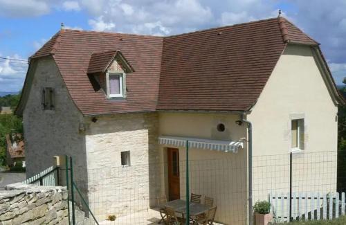 Maison familiale à Faycelles avec terrasse