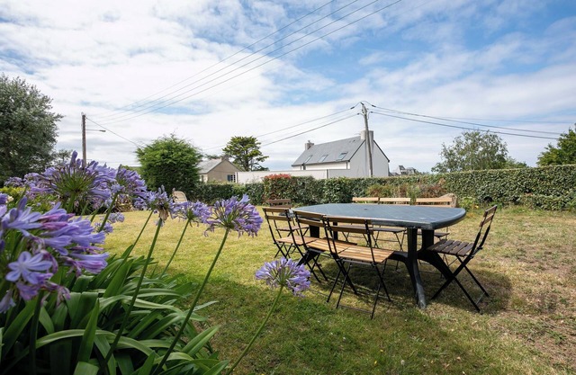 'Maison Familiale Kerlaho' with Sea View, Private Garden and Wi-Fi