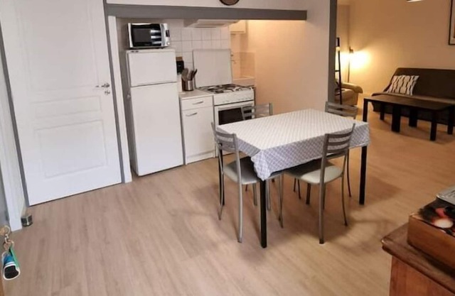 Maison Avec Extérieur Dans un Village Provençal