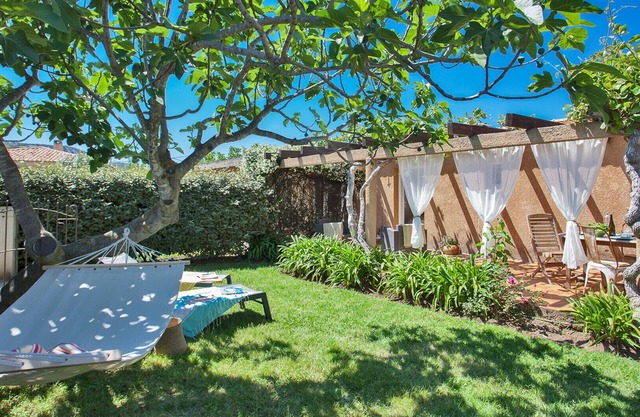 maison kiwi avec piscine chauffée terrasse jardin et bbq à Calvi