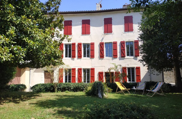 Maison L'Arénoulat in Aspet – charm, garden & comfort in the heart of Comminges, near town & nature