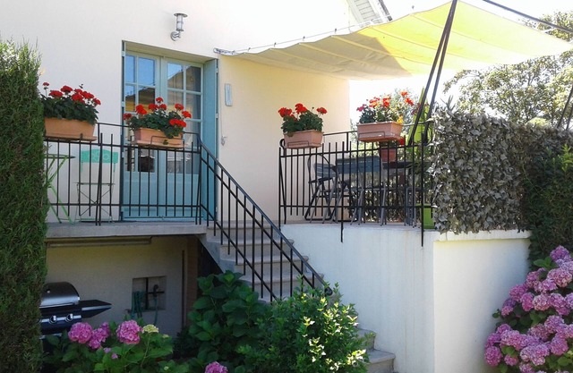 Maison L'ESTIVALE * on the banks of the Lot in Espalion