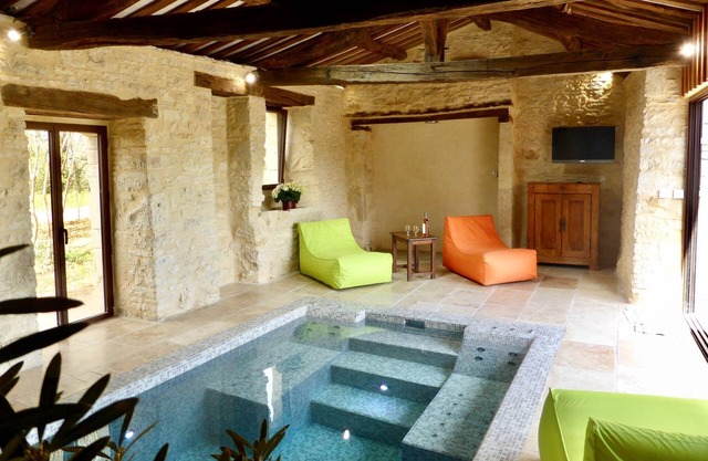 Maison Le Causse, private indoor swimming pool, 6 people maximum