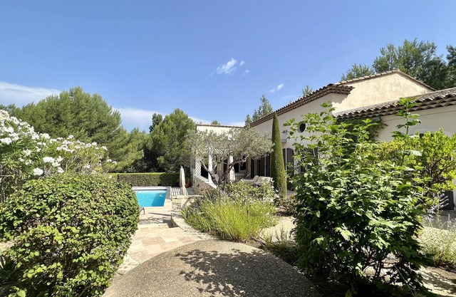 Maison Marie: Provençal Elegance on the Pont Royal Golf Course