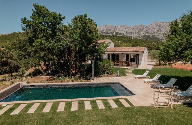 Maison MIP new villa surrounded by vineyards with heated swimming pool