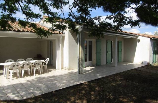 Maison Plein Pied Quartier Calme Avec Jardin, Plage à 900m, Centre Bourg à 500m