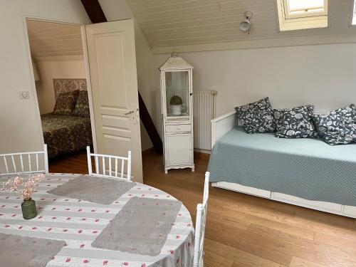 Maison privée avec jardin OU suite de 45M2- 5 arrêts bus du centre ville -Chez Regine