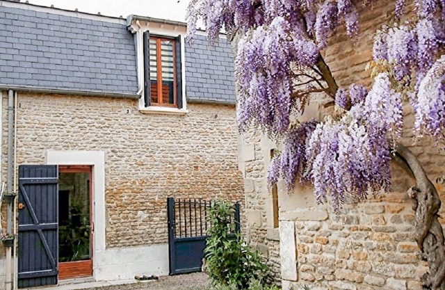 Maisonette in the village center, near the D-Day beaches.