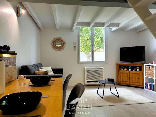 Maisonnette avec climatisation et cour - ménage et linge inclus