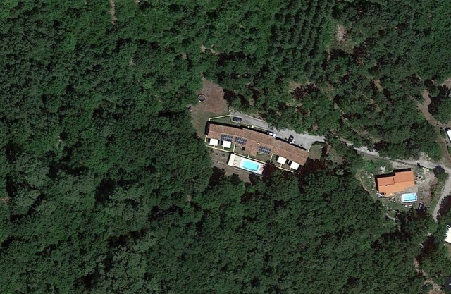 Maisonnette T2 ground floor 4 pers. Quiet location with swimming pool