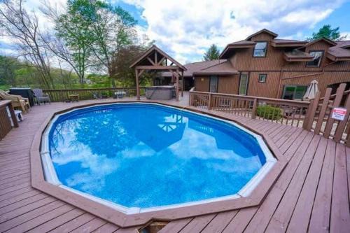 Majestic Home in Hocking wPool Jacuzzi Basketball