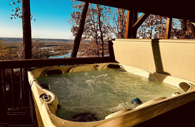 Majestic View Sleeps 8-HOT TUB